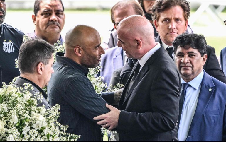 El presidente de la FIFA acudió a Sao Paulo para dar el pésame a los familiares de Pelé y también al pueblo brasileño. AFP/N. Almeida