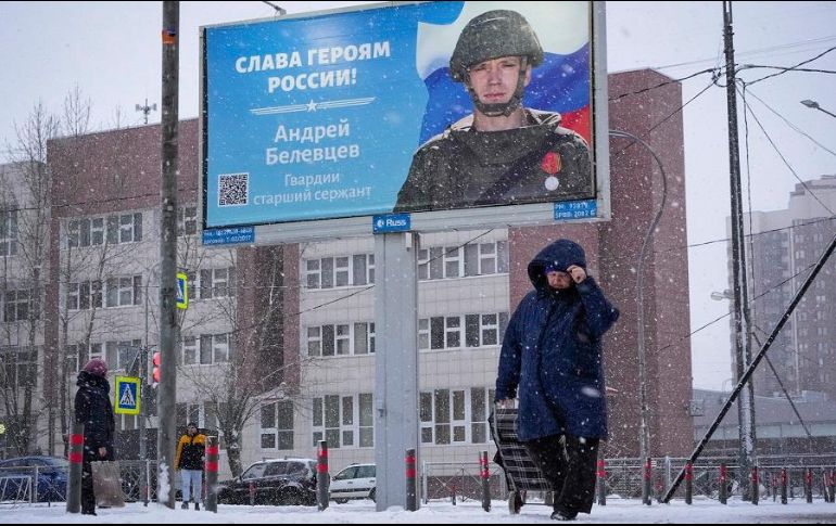 Ucrania atacó una base provisional en Makéyevka la madrugada del 1 de enero con un sistema de cohetes estadounidense HIMARS. AP/D. Lovetsky