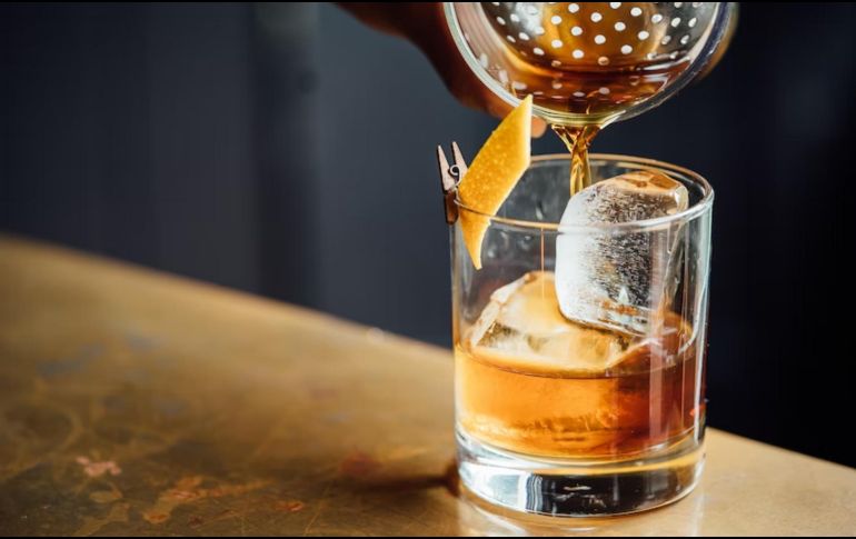 Según los especialistas es recomendable dejar de beber bajo la guía de expertos, pues de esa manera es más saludable y se corren menos riesgos. UNSPLASH/ESPECIAL