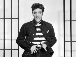 Elvis Presley grabó su primer disco un día como hoy. ESPECIAL/Amazon Music