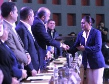 El rector general de la Universidad de Guadalajara, Ricardo Villanueva Lomelí, felicita a los y las enfermeras por su gran desempeño durante la pandemia de COVID-19. EL INFORMADOR / A. Camacho