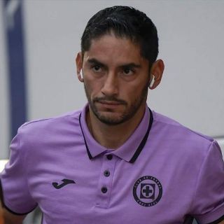 Jesús Corona sufre asalto afuera de las instalaciones de Cruz Azul