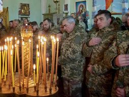 Este año las oraciones y los pensamientos se han dirigido a aquellos que deben celebrar la fiesta en el frente o lejos de sus hogares. EFE / S. Kozlov