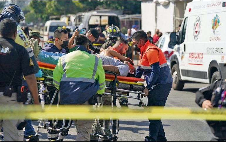 Hasta la noche de ayer, 21 personas permanecían en hospitalización por las heridas causadas en la colisión. AP