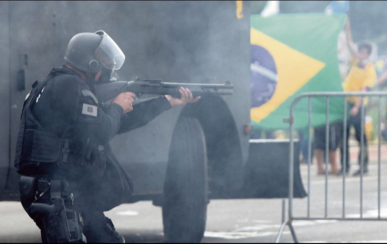 El gobierno federal buscará restaurar el orden al tomar el mando de las fuerzas de seguridad locales. El mando de los cuerpos de seguridad reportará directamente con el presidente Lula. AFP