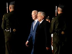 El presidente Joe Biden llegó ayer al AIFA y fue recibido por López Obrador. AP / A. Harnik