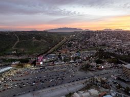 El paso peatonal entró en operaciones en 2016 como parte del proyecto de expansión del puerto de entrada de San Ysidro, y fue cerrado en abril de 2020 como medida preventiva durante la pandemia de COVID-19. AFP / G. Arias