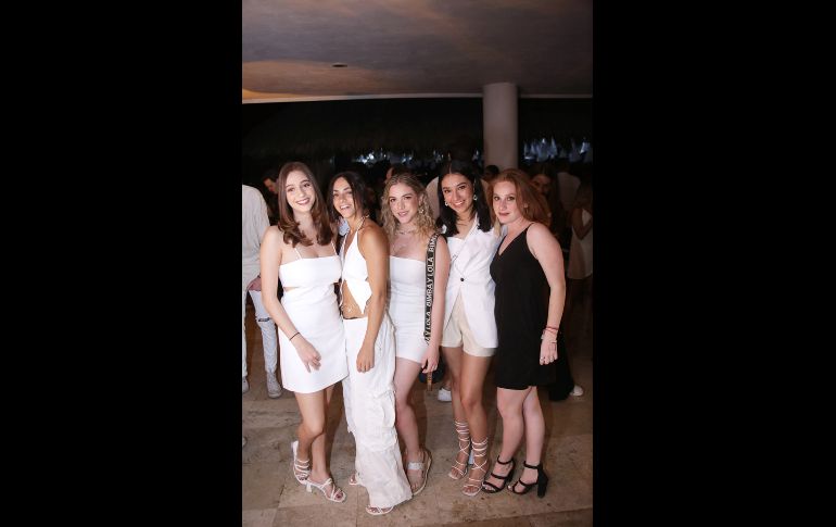 Valeria Valencia, Natalia Becerra, Mafer Borja, Regina Villanueva, Arantxa Ramírez. Cortesía