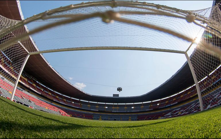 La cancha del Estadio Jalisco está lista para que ruede el balón. Imago7/Archivo