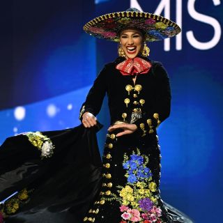 Latinas brillan en certamen de Miss Universo