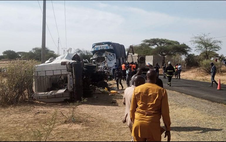 De acuerdo con un testigo, el autobús se había desviado para esquivar a un burro, lo que ocasionó el accidente. AFP/O. Diop