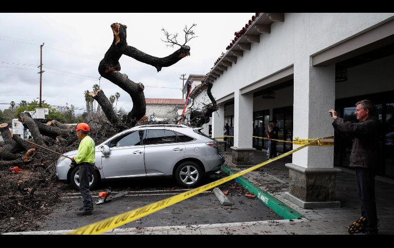 Una serie de nueve tormentas fluviales atmosféricas ha arrojado lluvia y nieve en California desde fines de diciembre. EFE/C. Brehman