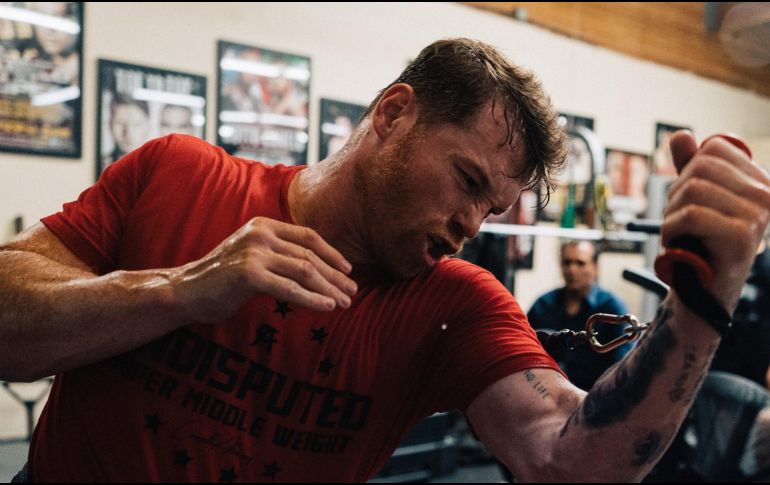 Saúl Álvarez dejó en claro que cuando se trata de comprar vehículos, no escatima en gastos. Twitter/@Canelo