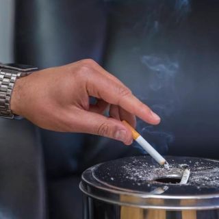 Gobernador de Jalisco considera excesivas nuevas medidas contra fumadores