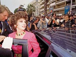 La actriz Gina Lollobrigida llega al festival de Cannes en su edición 44. AFP