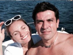A pesar de que Elizabeth, esposa de Jorge, sabe que el actor es coqueto y cariñoso con cualquier mujer que se le atraviese, se especula que desde tiempo atrás han tenido problemas y sospechaba que le estaba siendo infiel con alguien más. INSTAGRAM / salinasjorgemx