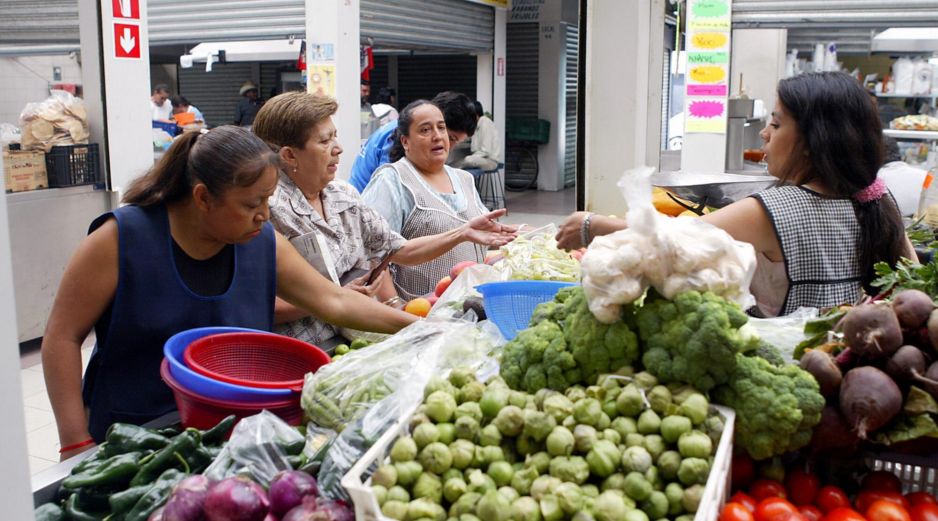 Locatarios del mercado de Mexicaltzingo vieron bajar sus ventas por la ampliación del Paseo Alcalde. EL INFORMADOR/Archivo