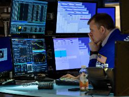 Por sectores, dominaba el color verde, con las mayores subidas para el de bienes no esenciales (1.36 %) y el energético. AFP/A. Weiss