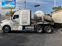 El choque fue generado por una pipa de 36 toneladas de fructuosa y uno de los vagones del tren de carga ocasionaron tráfico en la Zona Industrial de Guadalajara. ESPECIAL
