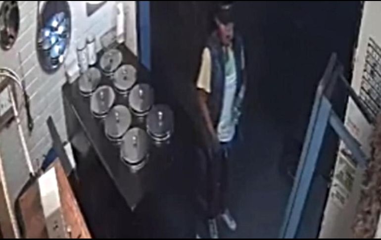 El hombre del video, en la heladería. SUN