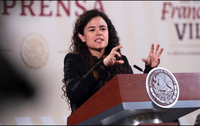 La secretaria del Trabajo y Previsión Social, Luisa María Alcalde, durante su participación en una rueda de prensa del Presidente Andrés Manuel López Obrador. EFE/Presidencia de México