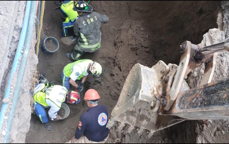 El derrumbe movilizó a los servicios de emergencia en la colonia Popo. TWITTER/@vialhermes