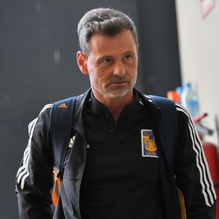 Cocca acepta que hay interés por contratar como refuerzo a Diego Lainez