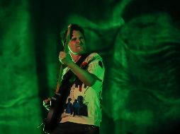 Matt Bellamy, voz y líder de la banda británica Muse, dio una eléctrica exhibición de sus dotes musicales frente a los ojos de sus fervientes fanáticos tapatíos que hicieron una gran entrada en la Arena VFG. EL INFORMADOR/C. Zepeda