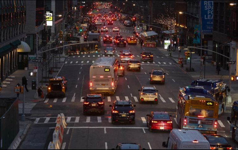 En total, 41 mil solicitantes de asilo han llegado a la ciudad desde la primavera pasada, según el alcalde. A. Kudacki. AP