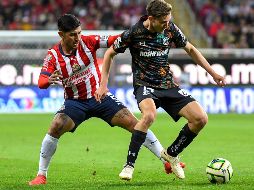 Víctor Guzmán tuvo un buen primer tiempo con el Guadalajara. IMAGO7/Sandra