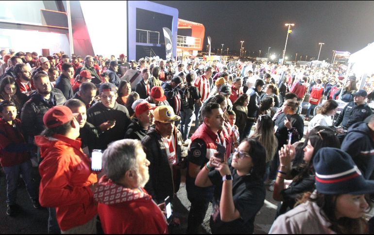 A pesar de que hubo abucheos, fue notoria la confianza de los aficionados en Paunovic. EL INFORMADOR/A. Camacho