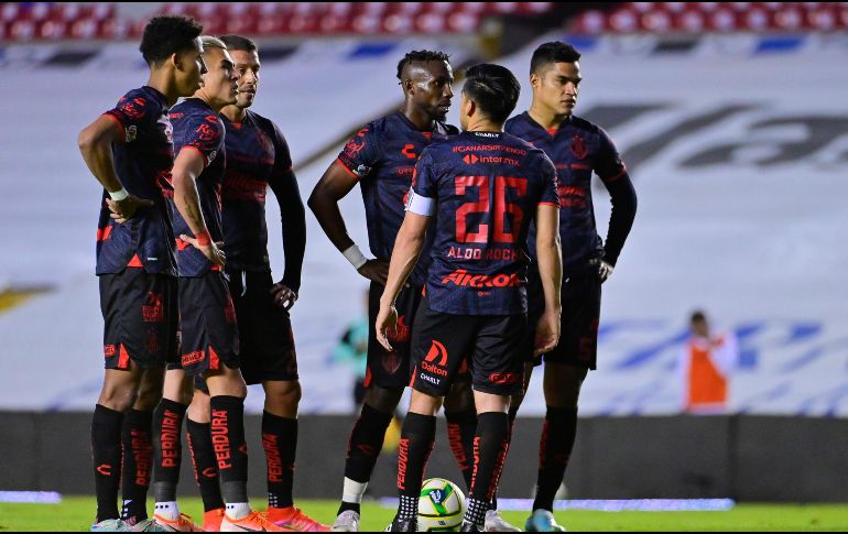Los rojinegros del Atlas se dejaron alcanzar de manera agónica al empatar 3-3 con los Gallos Blancos de Querétaro en el estadio La Corregidora. IMAGO7