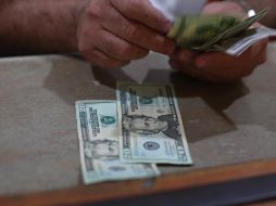 La cotización del dólar al menudeo se mantiene sin cambios respecto al cierre del viernes pasado. EL INFORMADOR/ARCHIVO
