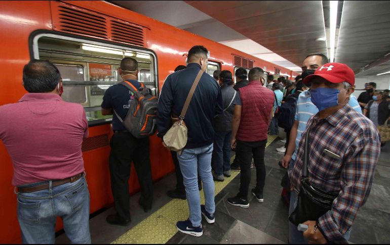 La Fiscalía General de Justicia inició una carpeta de investigación tras el cortocircuito que se registró esta mañana en la estación Barranca del Muerto. SUN/ARCHIVO