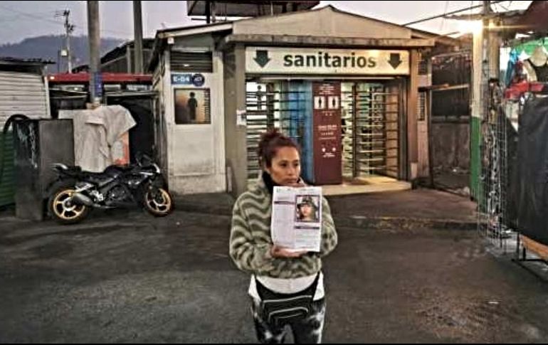 La joven estaba afuera de los baños, esperando a su mamá, cuando se la llevaron. SUN