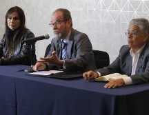 Raúl Güitrón Robles (c), presidente del AISAC, durante una rueda de prensa ofrecida este martes. EL INFORMADOR/J. Velazco