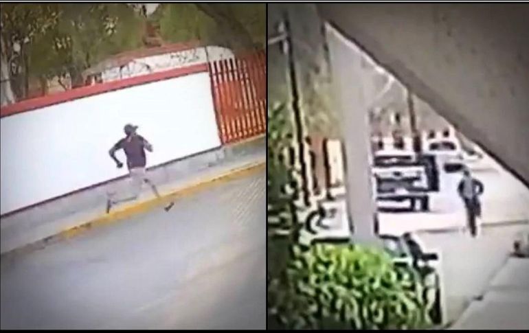 Con la puerta abierta aún, la patrulla avanza y la víctima corre detrás de ellos. ESPECIAL/CAPTURA DE VIDEO