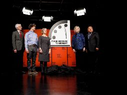 Cada año, la junta de ciencia y seguridad del Boletín y sus patrocinadores toman la decisión de recolocar las manecillas de este reloj simbólico. AFP/A. Moneymaker
