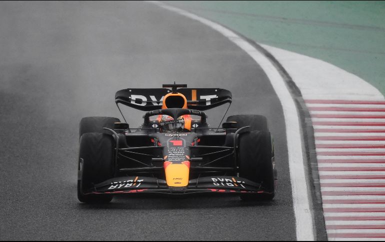 Cuando Verstappen ganó el GP de Japón del año pasado completó 28 vueltas, es decir, apenas el 52% del total, por lo que mucho se cuestionó que le hayan dado todos los puntos. AFP / ARCHIVO