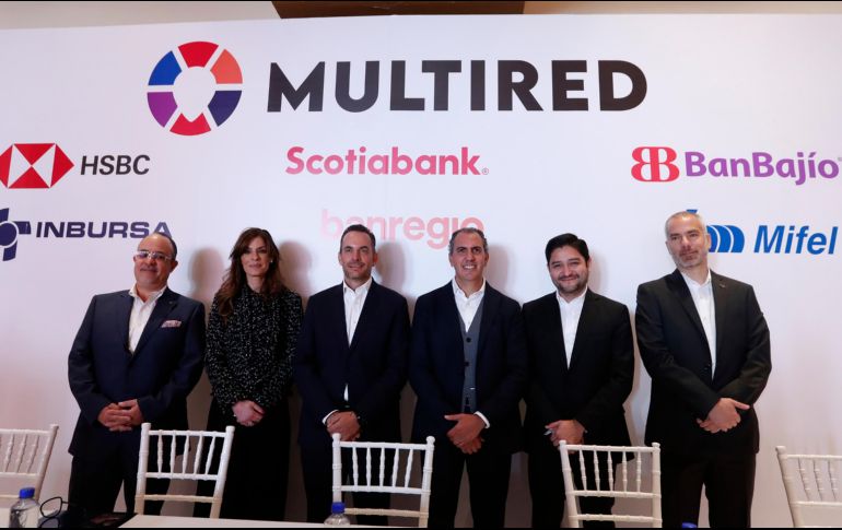 En promedio, los usuarios de los bancos gastan de 20 a 38 pesos en comisiones por disponer de efectivo o consultar saldo en cajeros automáticos. EFE/M. Guzmán