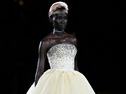 El mundo al revés de Viktor&Rolf en la semana de Alta Costura 2023. AFP/STEPHANE DE SAKUTIN