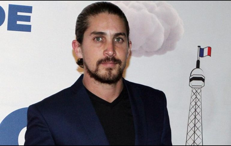 Jonathan Islas cantó en la estación 