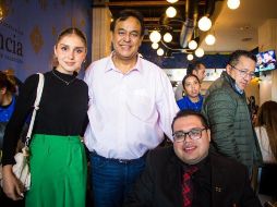 Desde antes de las 8 de la mañana y hasta cerca de las 12 del día los invitados pasaron a saludarlo y felicitarle.