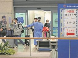 En algunas localidades de China mantienen todas las medidas de prevención de contagios por el alto índice de casos. AP