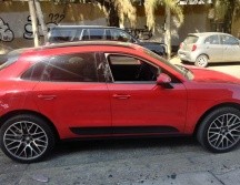 La camioneta Porsche Macan, modelo 2020, en color rojo, circulaba sin placas. ESPECIAL/Policía de Zapopan