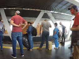 Usuarios de la Línea 3  lamentaron que personal de las estaciones no informara a tiempo sobre la situación y tuvieron que esperar. EL INFORMDOR/ ARCHIVO