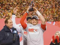 Patrick Mahomes mostró el corazón suficiente para guiar a su equipo a la victoria, a pesar de no estar al 100% físicamente. AFP