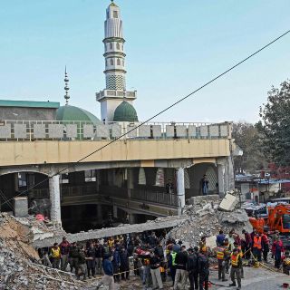 Explosión dentro de mezquita en Pakistán deja al menos 28 muertos y 150 heridos