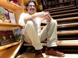 El poeta se embarca en la travesía de la poesía mientras explica lo que él piensa sobre el género. EL UNIVERSAL/ ARCHIVO