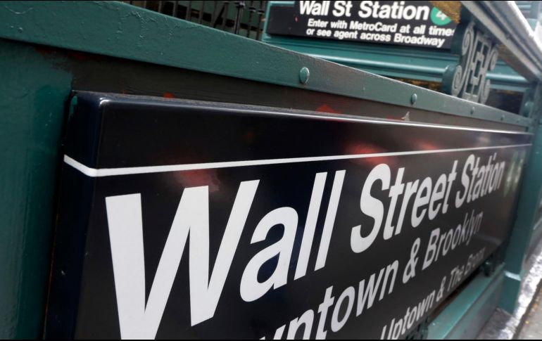 Los sectores que amanecían con mayores ganancias este lunes eran el de materias primas y el de bienes esenciales. AP/ARCHIVO